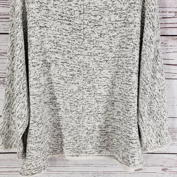 Chico's Black White Knit Textured Mini Fringe Dolman Sleeve Top Size 3 - Picture 13 of 15